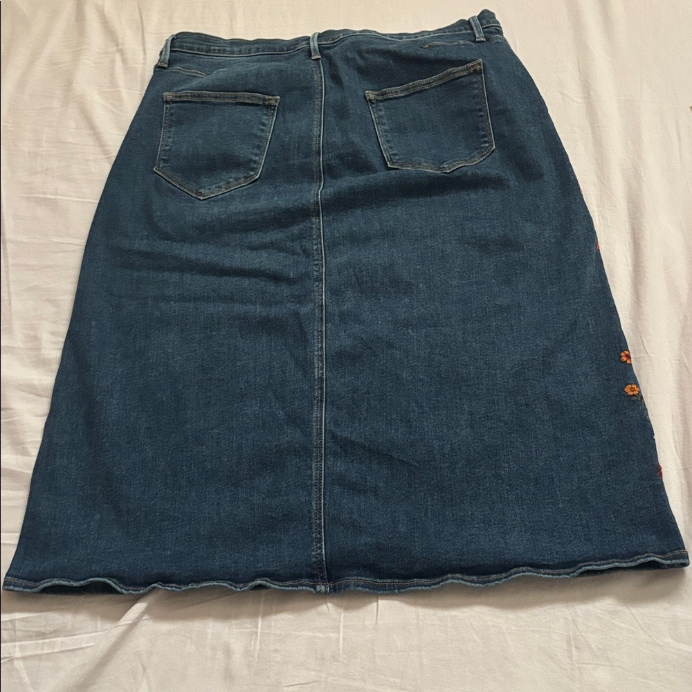 Driftwood floral embroidered front slit size 16 midi stretch denim jean skirt - Picture 2 of 9